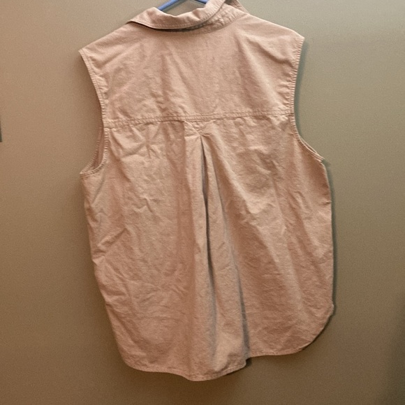 Banana Republic brown sleeveless button down cargo shirt. - Picture 5 of 6